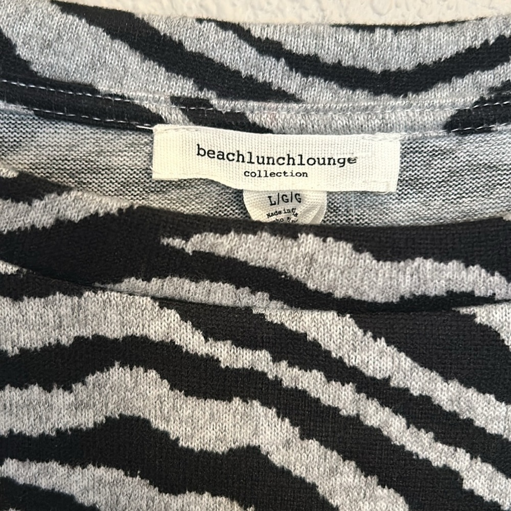 Women’s brand new zebra long sleeve top size large - Picture 2 of 5